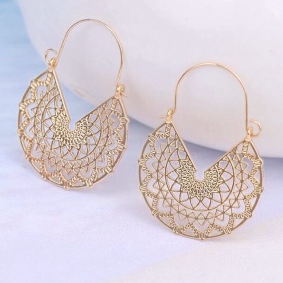 Jewelry - LAST PAIR- Basketweave Gold Hoop Earrings